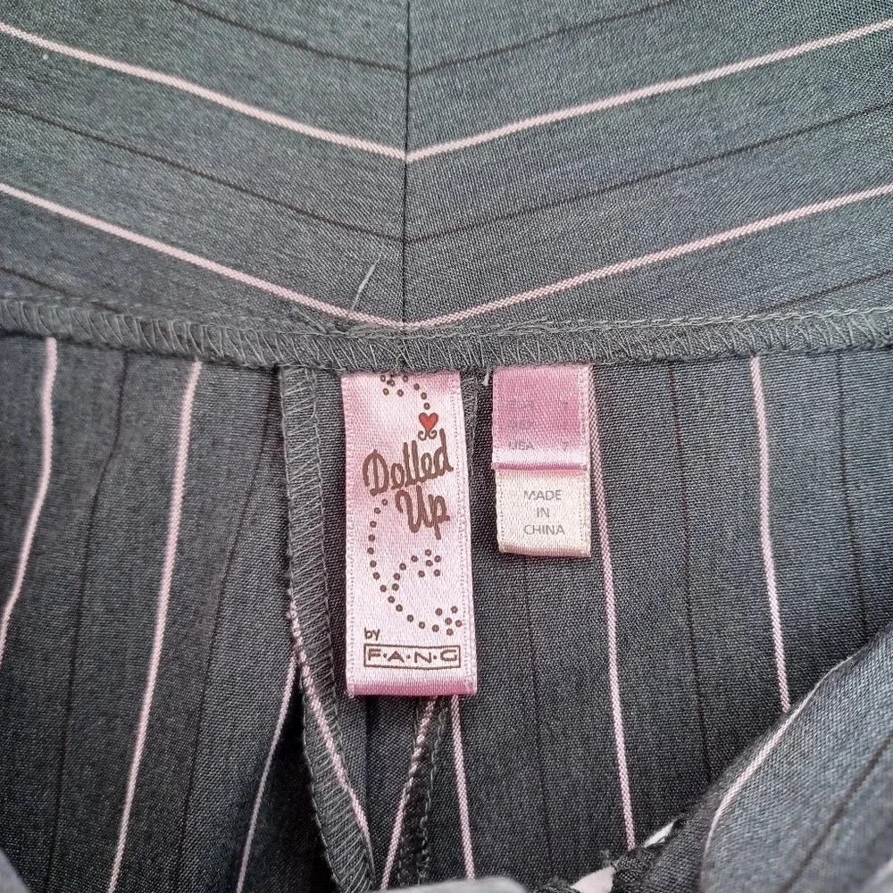 Dolled Up Gray And Pink Pin Striped 90’s Y2K Office Siren Capri Pants - Picture 5 of 9